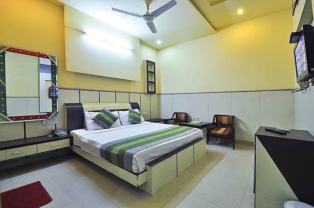 Hotel SPB 87 near Karol Bagh Metro Station Standard Room 4