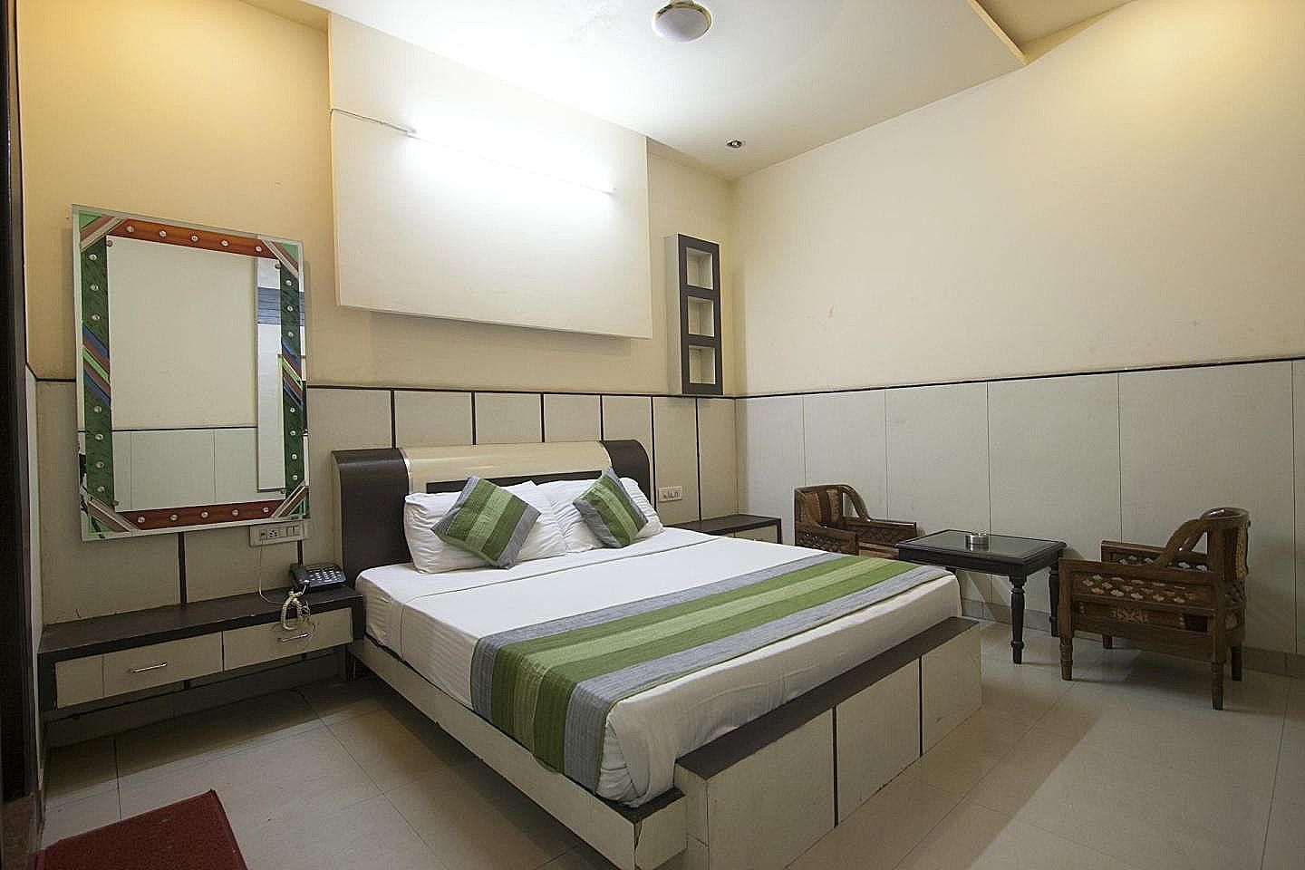 Hotel SPB 87 near Karol Bagh Metro Station Deluxe Double Room
