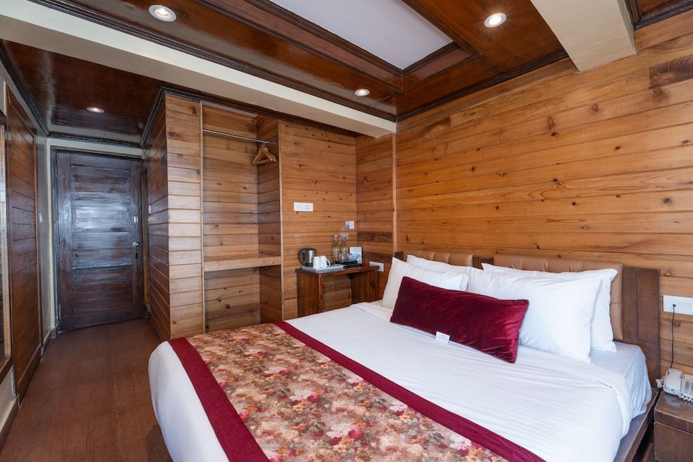 Summit Grace Hotel Deluxe Room 16