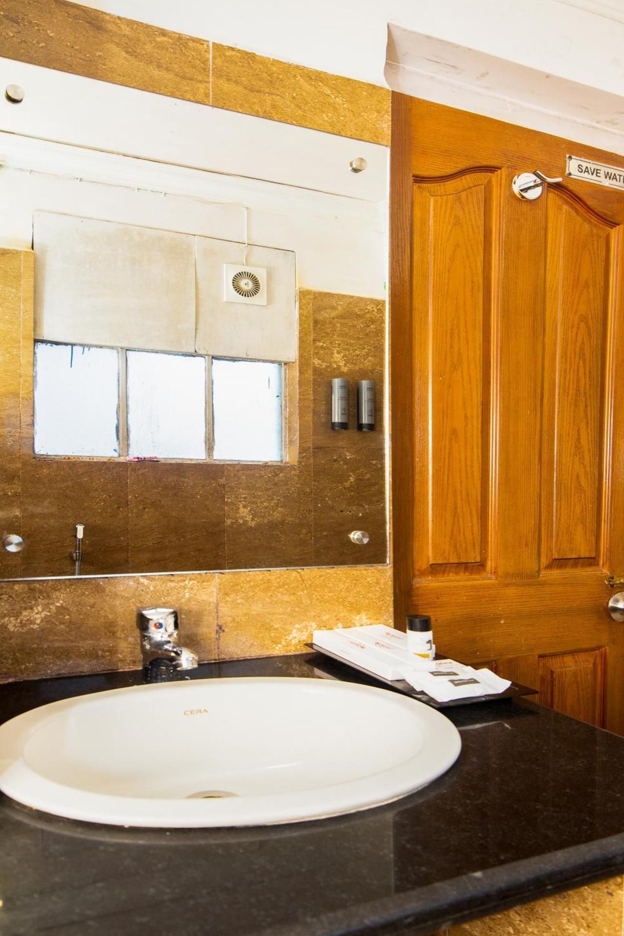 Summit Grace Hotel Deluxe Kanchenjunga View Room with Balcony 16