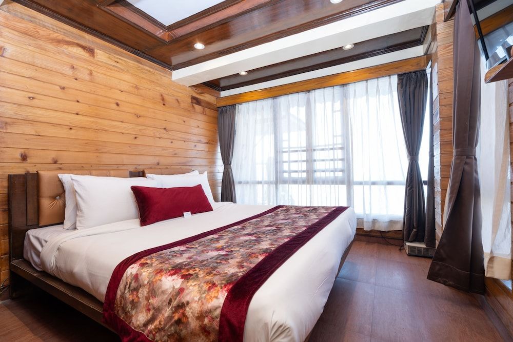 Summit Grace Hotel Deluxe Room 14