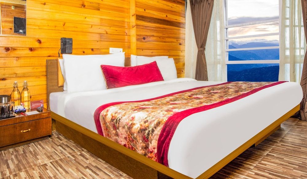 Summit Grace Hotel Deluxe Kanchenjunga View Room with Balcony 11