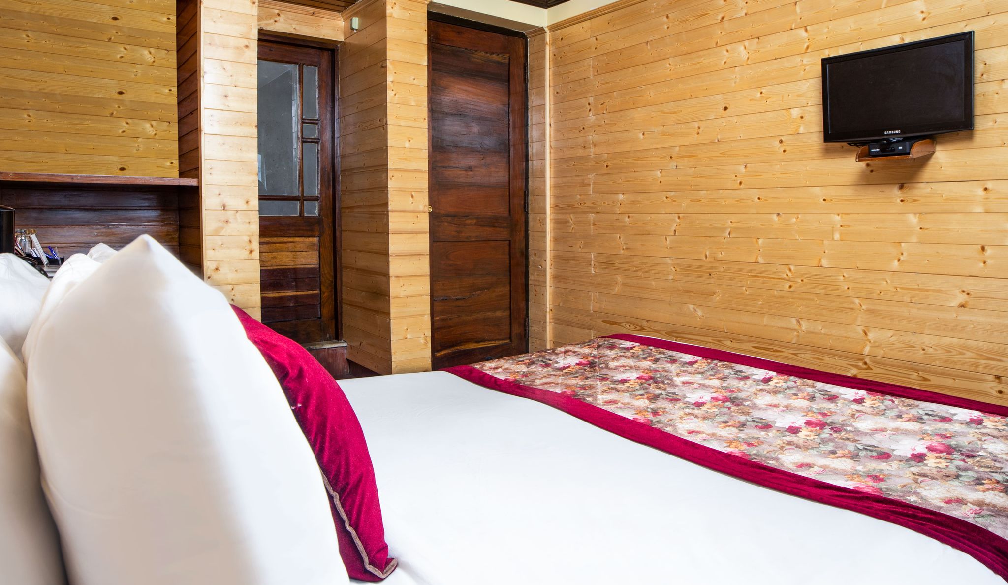 Summit Grace Hotel Deluxe Kanchenjunga View Room with Balcony 10