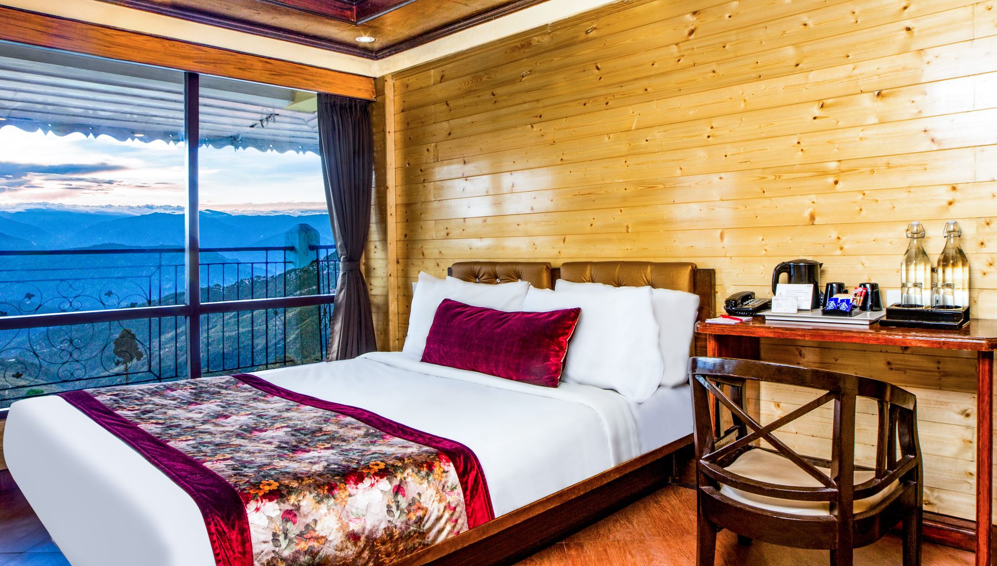 Summit Grace Hotel Deluxe Kanchenjunga View Room with Balcony