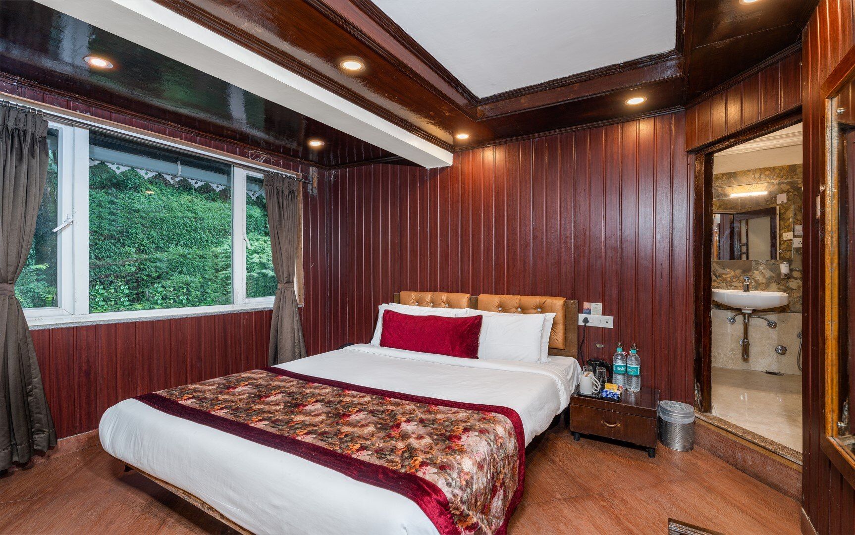 Summit Grace Hotel Deluxe Room 3