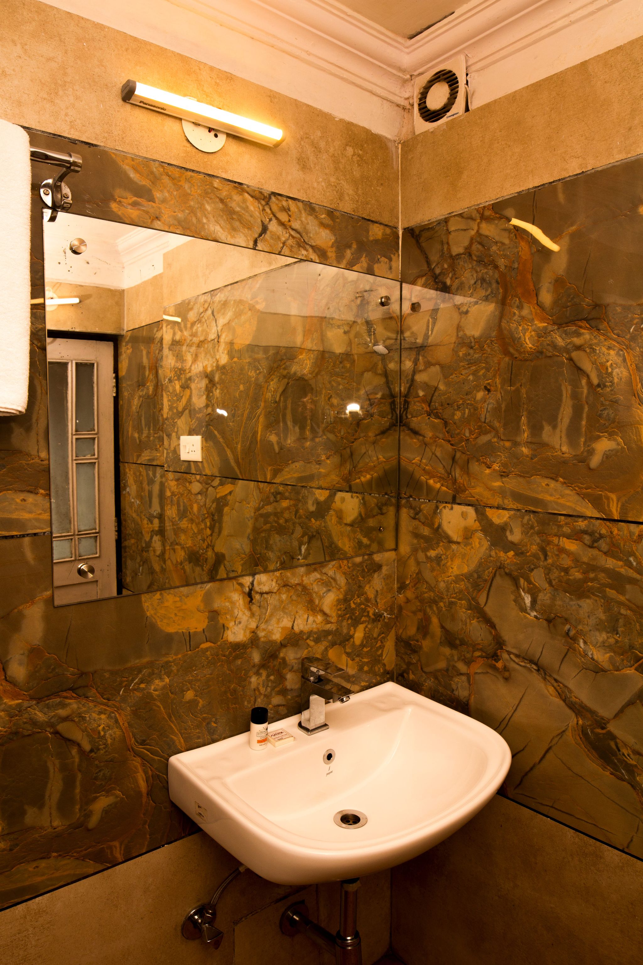 Summit Grace Hotel Deluxe Kanchenjunga View Room with Balcony 15