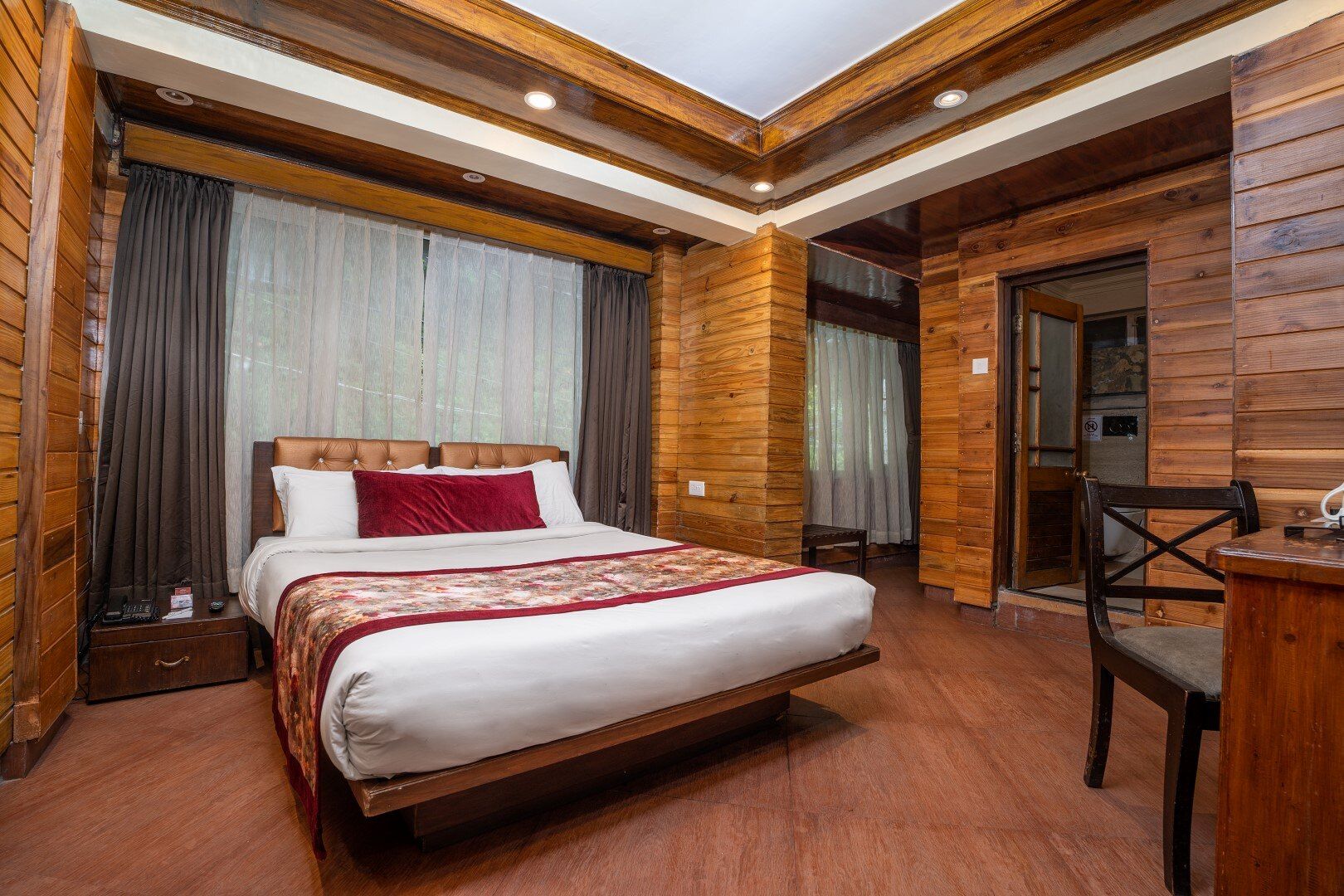 Summit Grace Hotel Deluxe Room 4