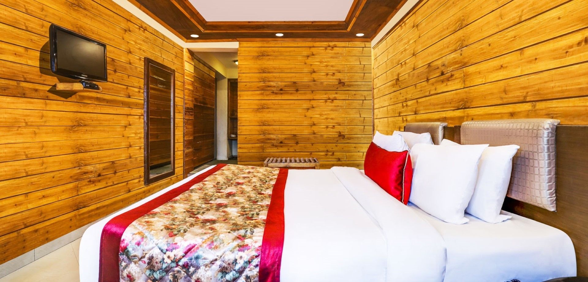 Summit Grace Hotel Deluxe Kanchenjunga View Room with Balcony 12