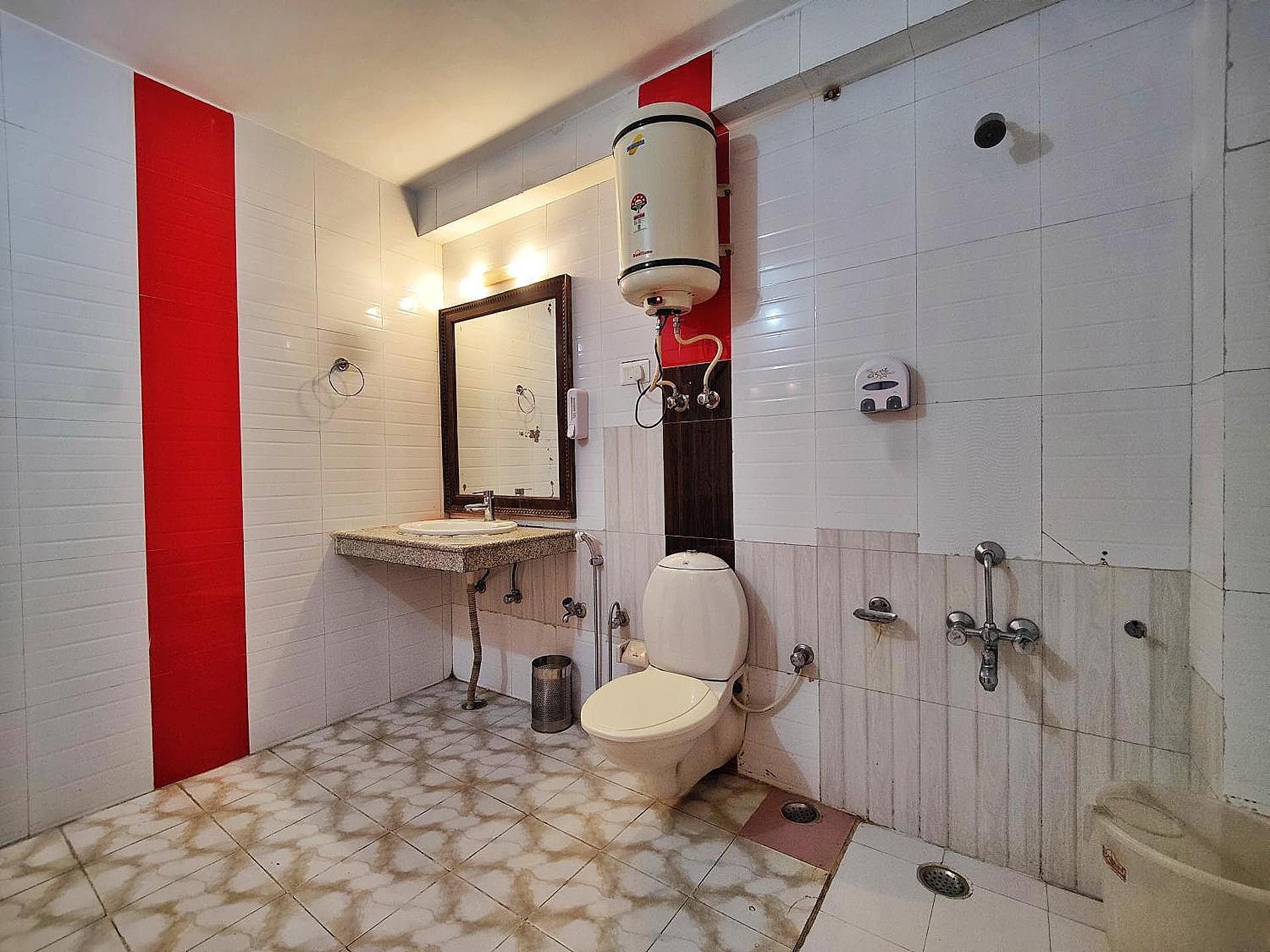 Hotel A star Regency Manali Deluxe Room ( Mountains and Valley View) 6