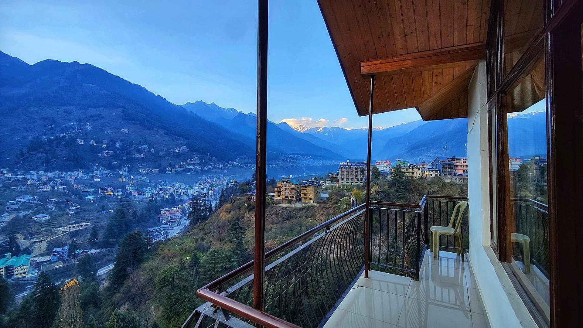 Hotel A star Regency Manali Deluxe Room ( Mountains and Valley View) 3