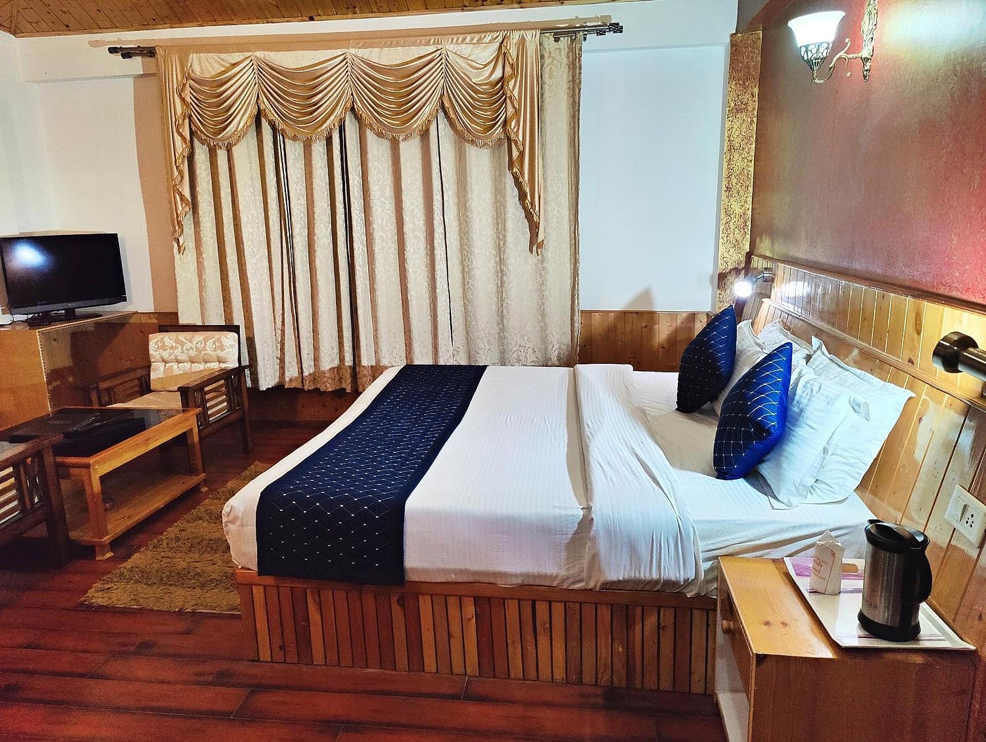 Hotel A star Regency Manali Deluxe Room ( Mountains and Valley View) 2