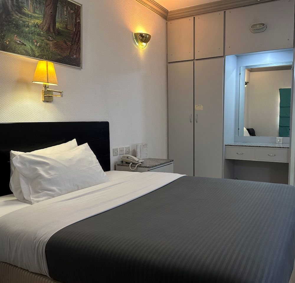 Grand Astoria Hotel Standard Room 7