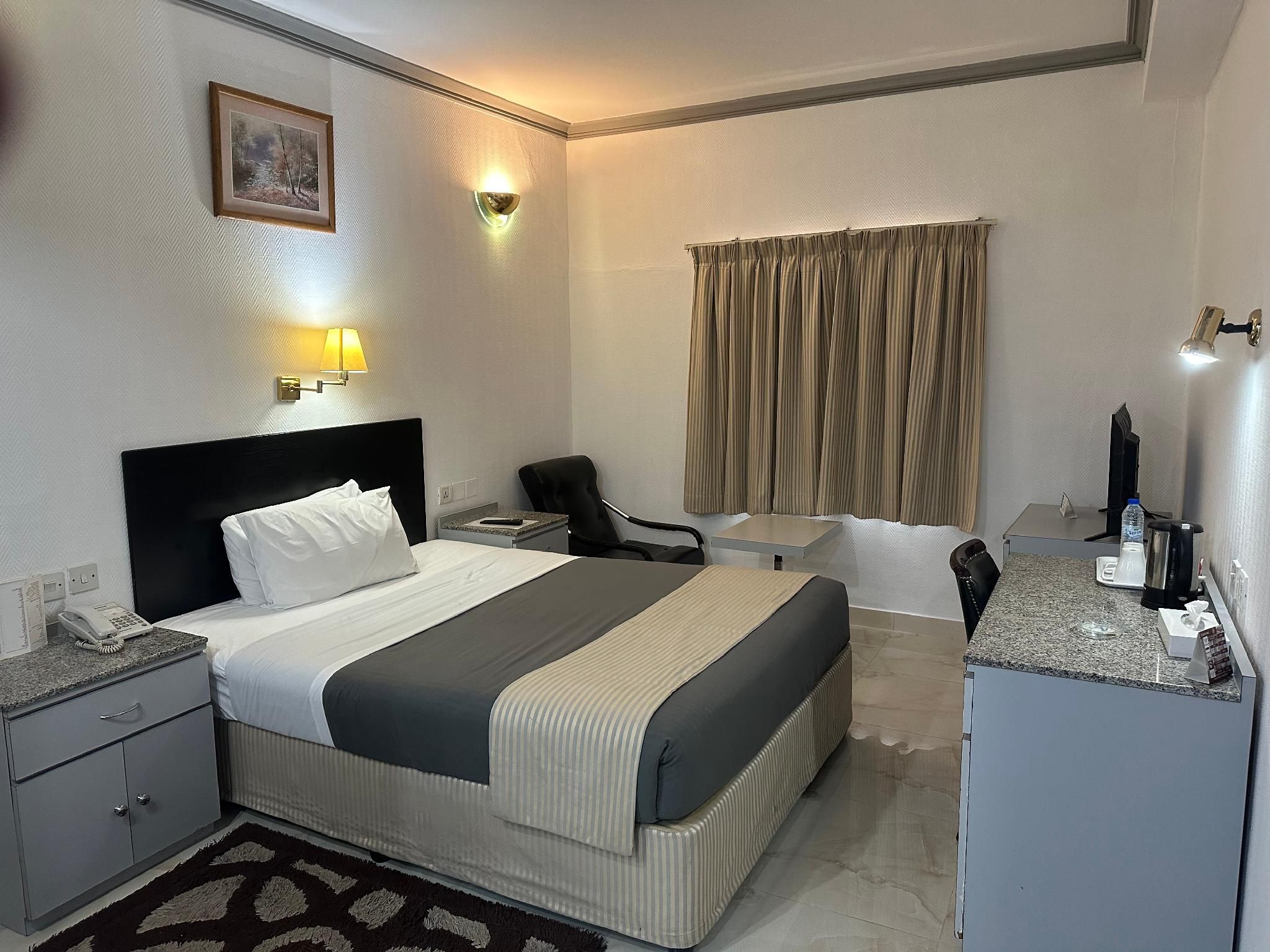 undefined Grand Astoria Hotel 8
