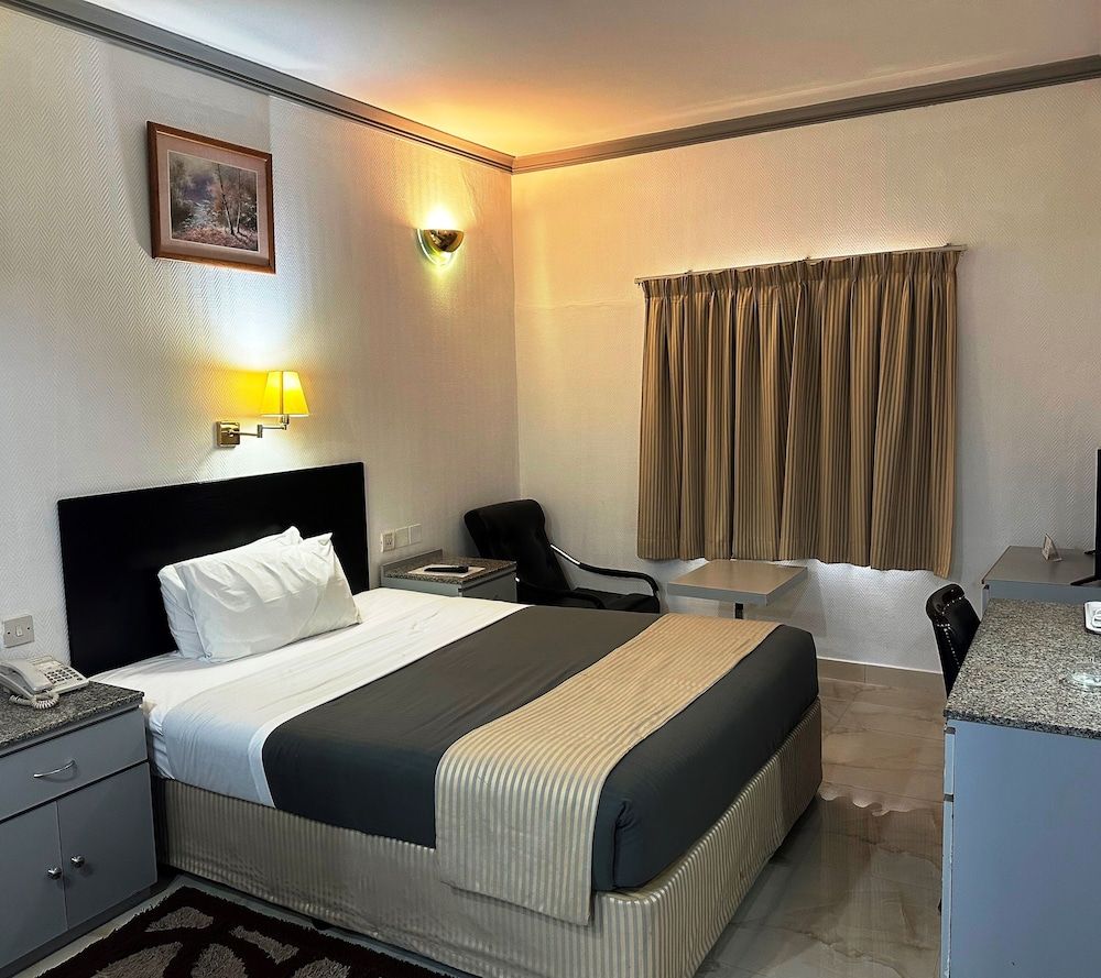 Grand Astoria Hotel Standard Room 4