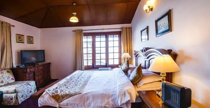 The Amber - Vermont Estate Amber Room 2