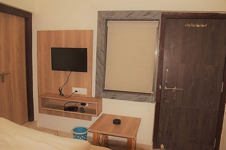 Hotel Mamta Palace Deluxe Non AC Room 8