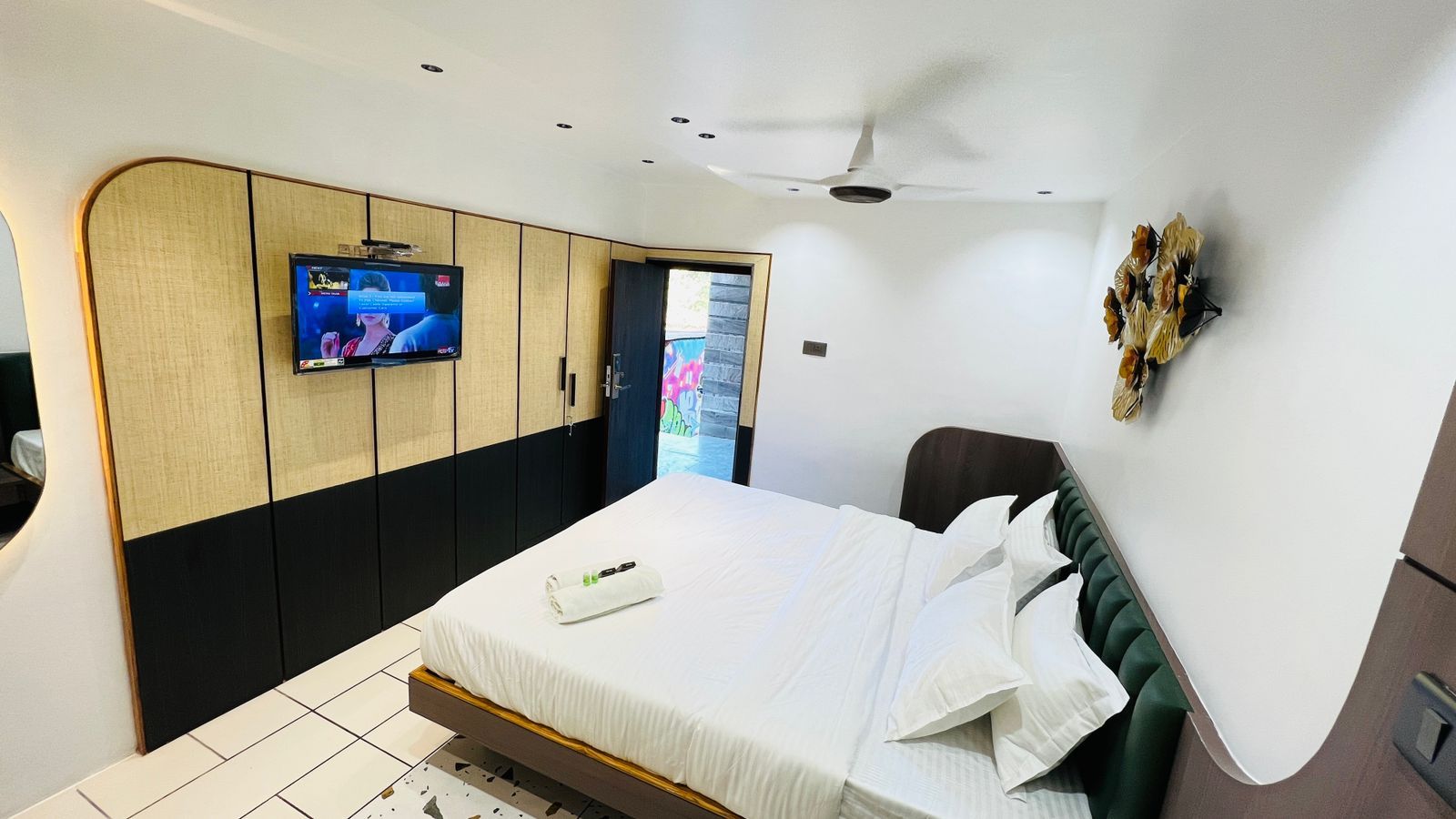 Luxury Family Six Bed AC Room ( For Families only )