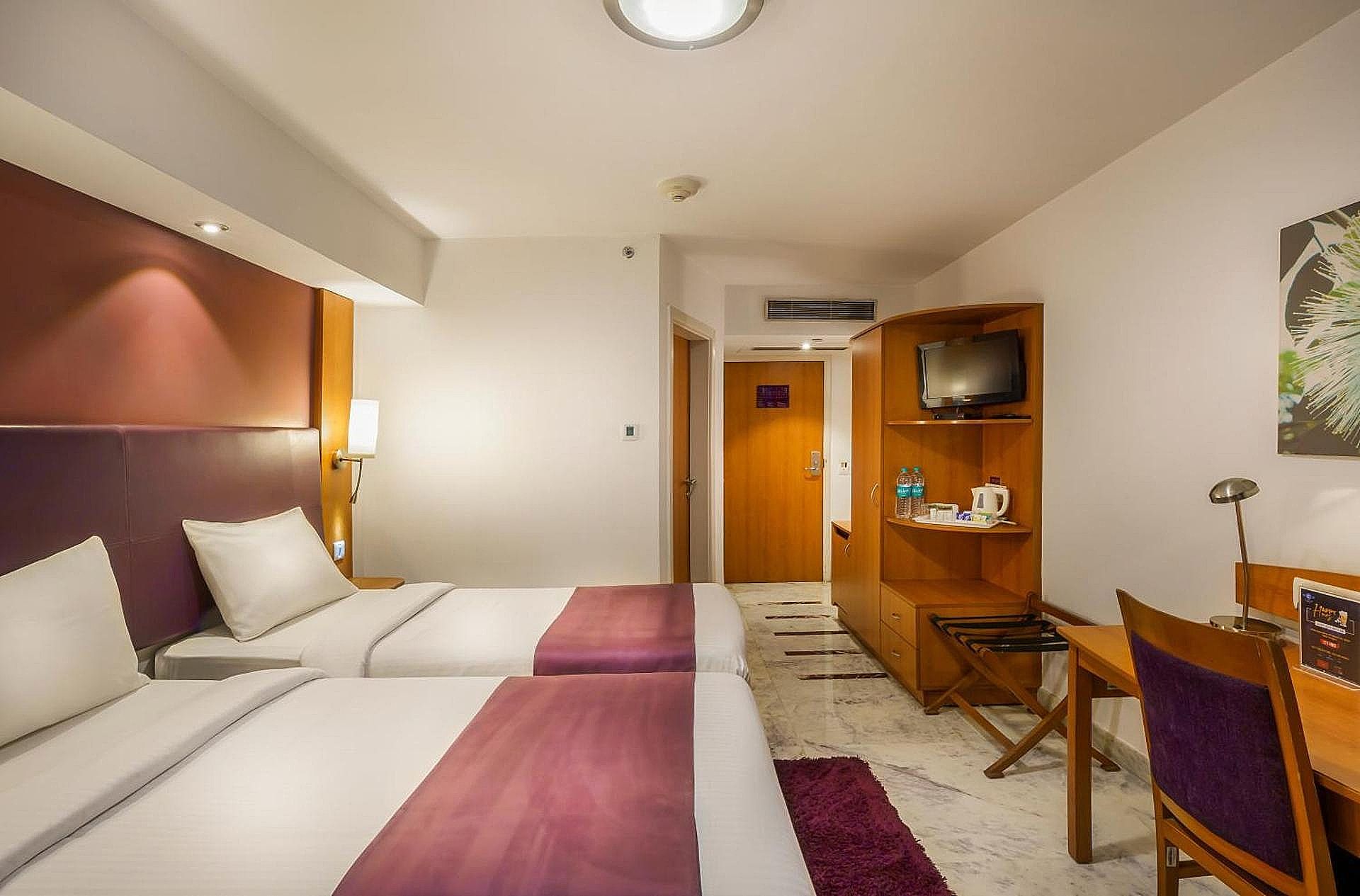 Hotel Caspia New Delhi Shalimar Bagh Superior Room 19
