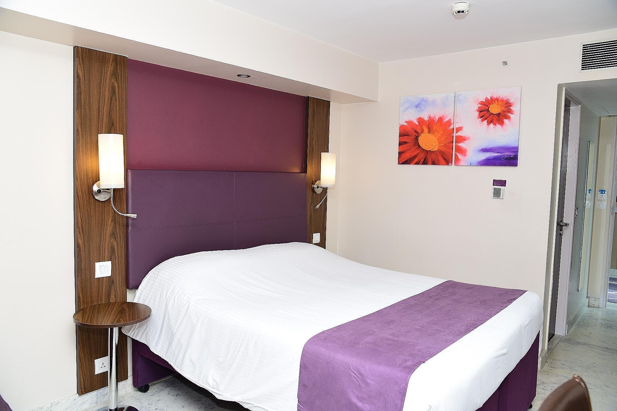 Hotel Caspia New Delhi Shalimar Bagh Superior Room 15