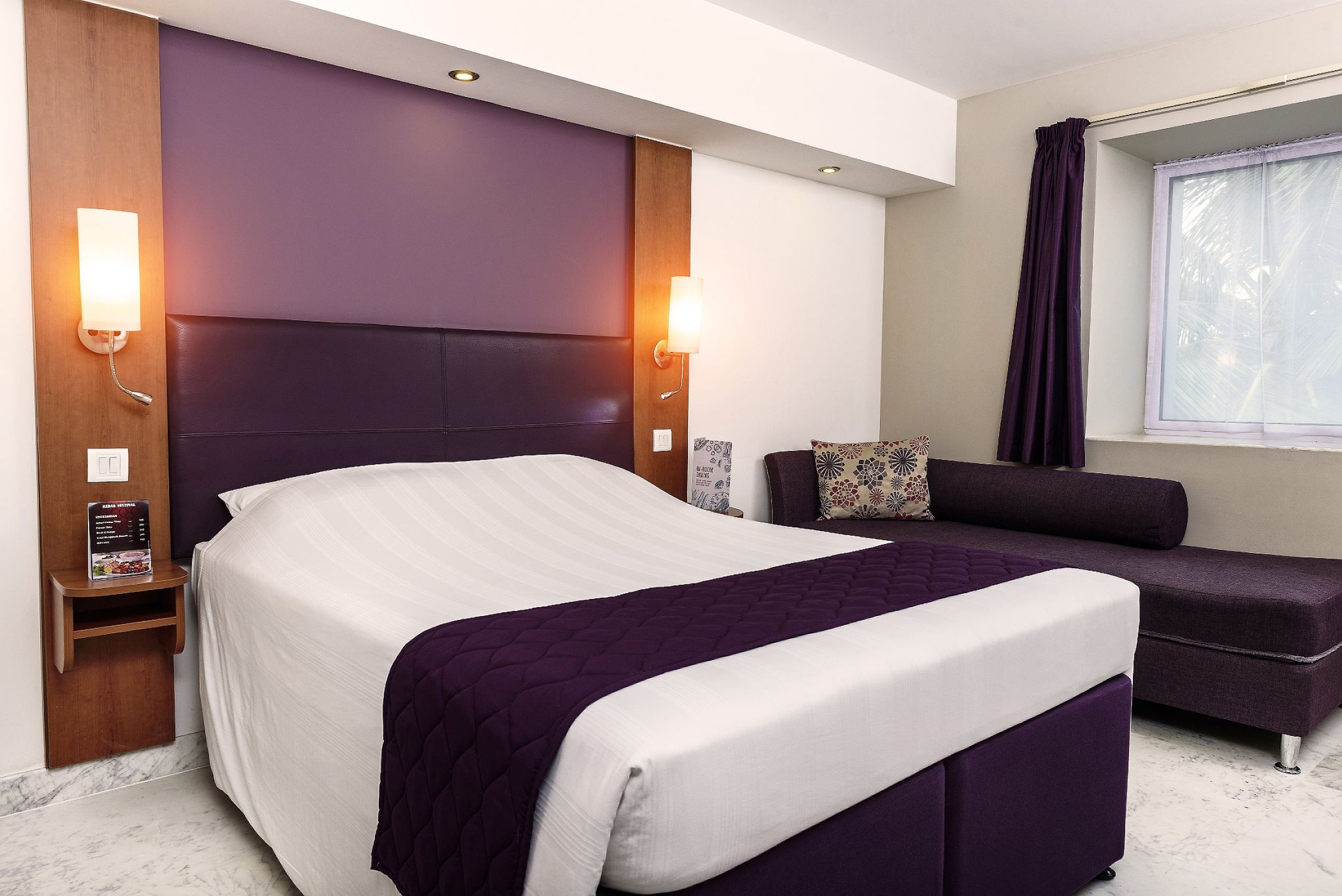 Hotel Caspia New Delhi Shalimar Bagh Superior Room 3