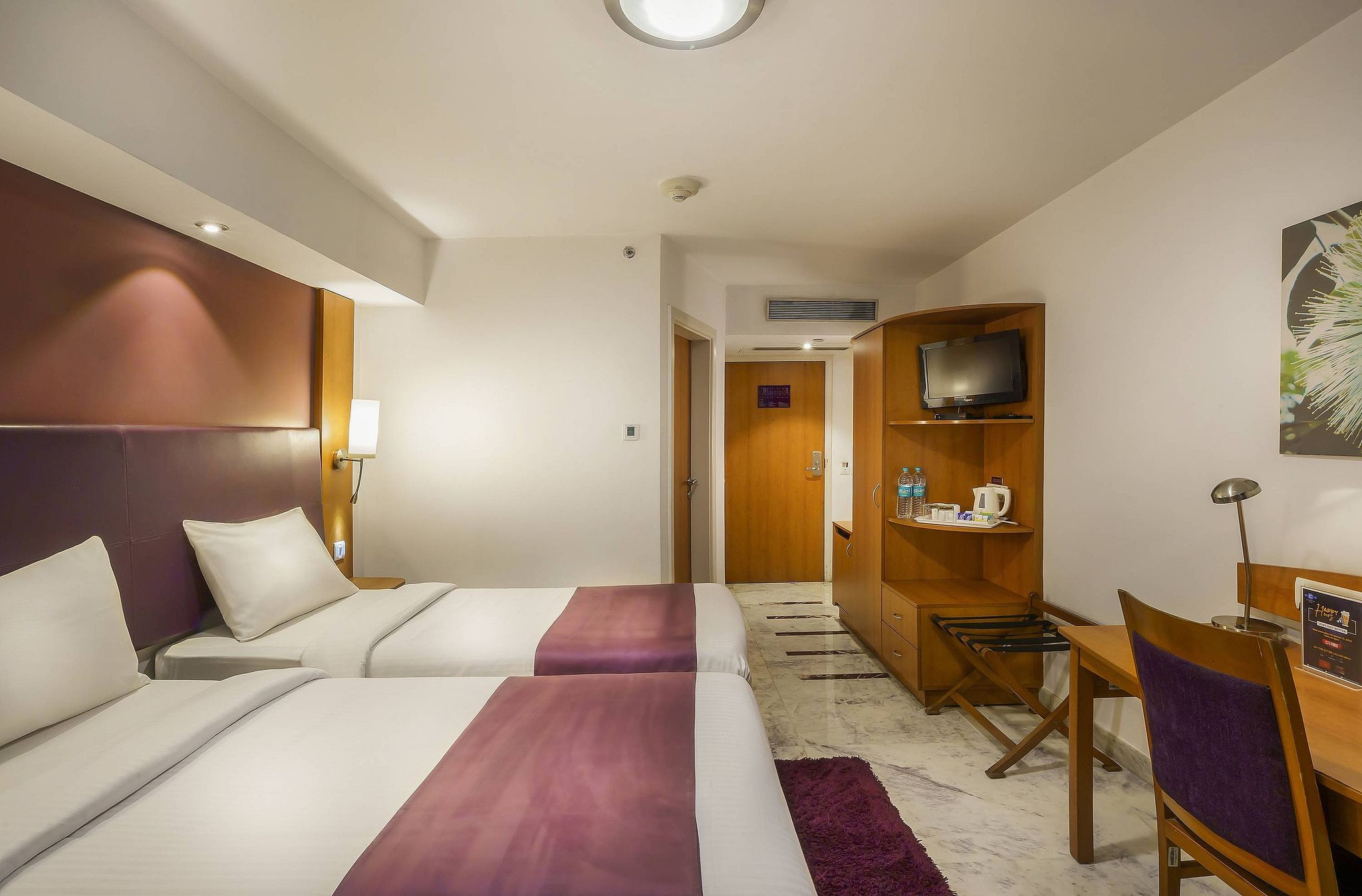 Hotel Caspia New Delhi Shalimar Bagh Superior Room 10