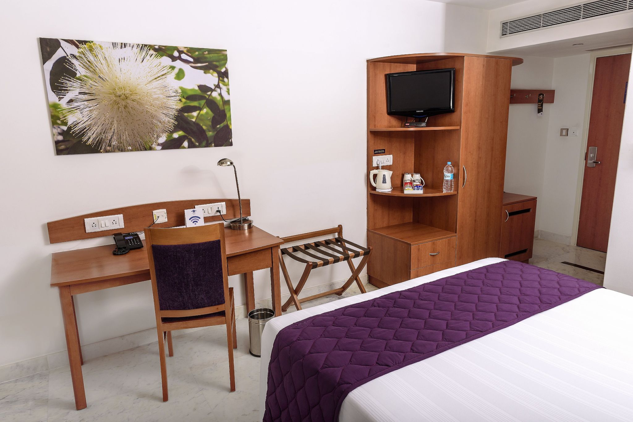 Hotel Caspia New Delhi Shalimar Bagh Superior Room