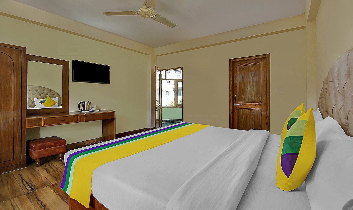 Itsy By Treebo - Chichoga Holiday Inn With RIver View Oak