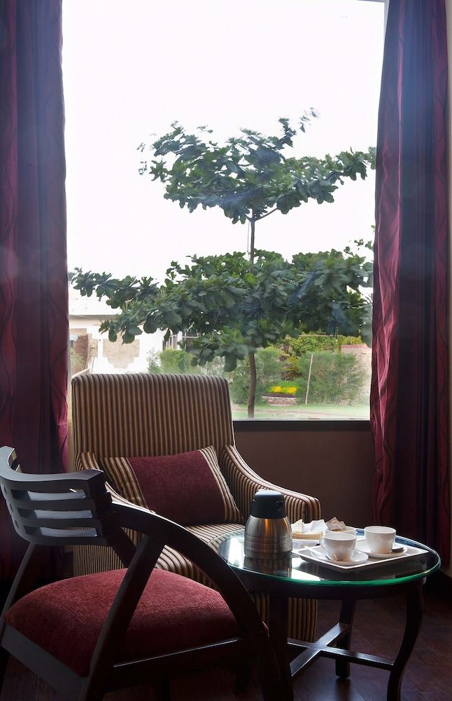 Lariya Resort Deluxe Room 7