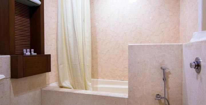 Lariya Resort Deluxe Room 9