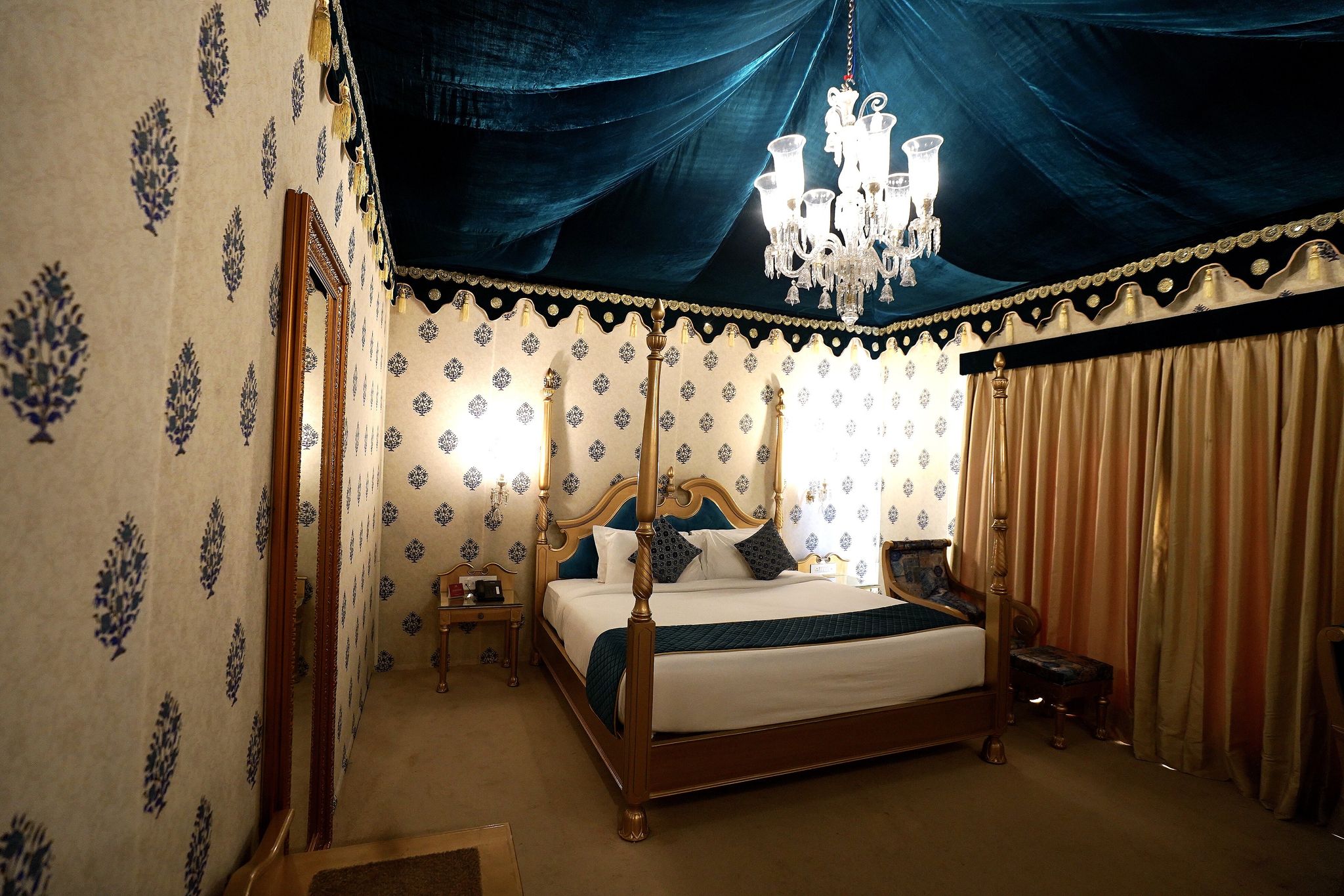 Royal Luxury Tent With Balcony