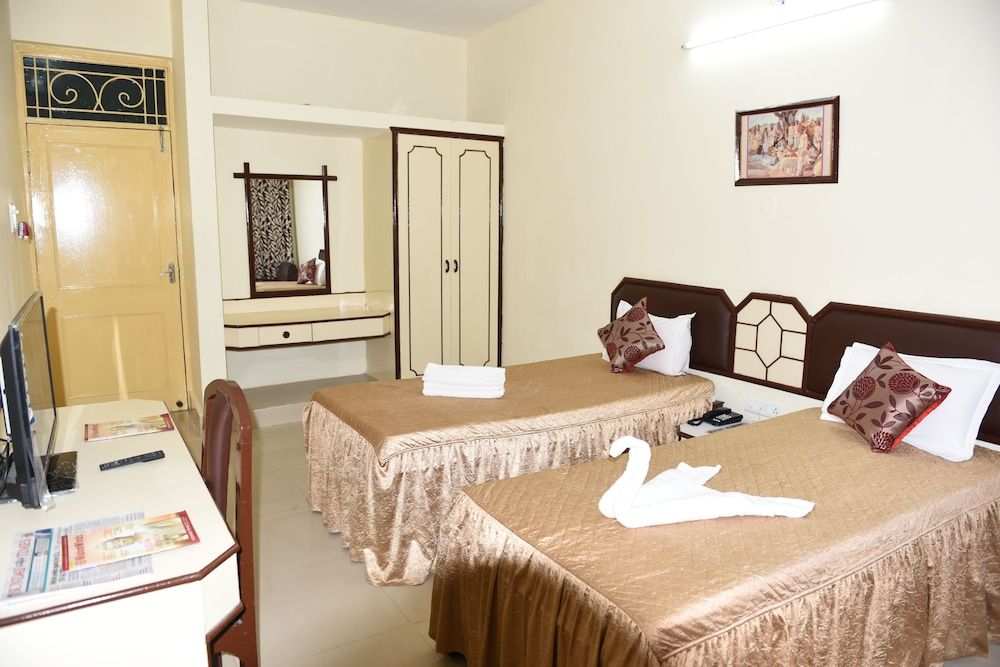 Deluxe Double Room Single Use, 2 Twin Beds, Accessible, Garden View