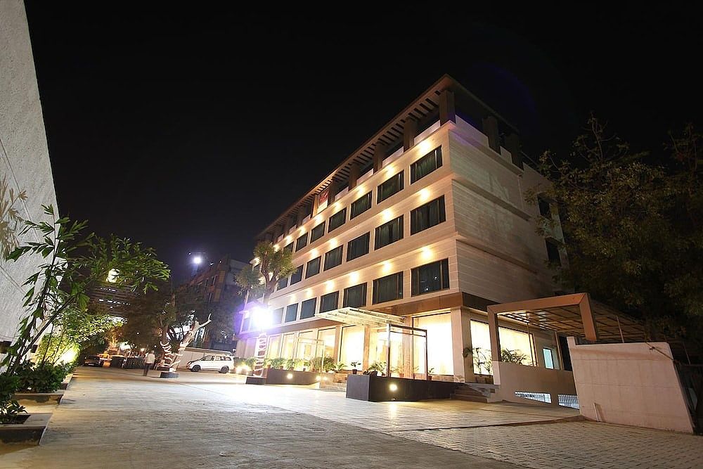 undefined Riverview Hotel 2