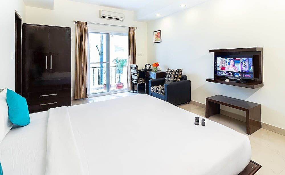 Sanctum Suites Domlur Bangalore Deluxe Queen Room