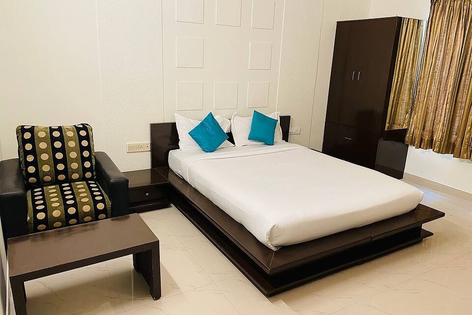 Sanctum Suites Domlur Bangalore Deluxe Queen Room 7