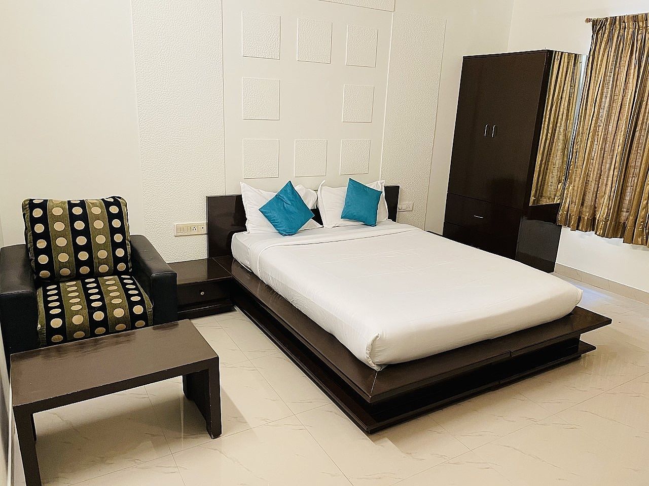 Sanctum Suites Domlur Bangalore Deluxe Queen Room 3