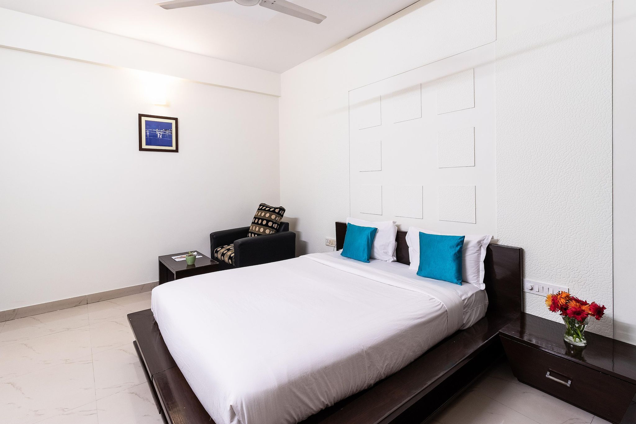 Sanctum Suites Domlur Bangalore Deluxe Queen Room 4