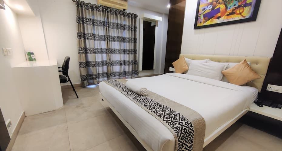 The Bouvice Hotel Deluxe Room 2