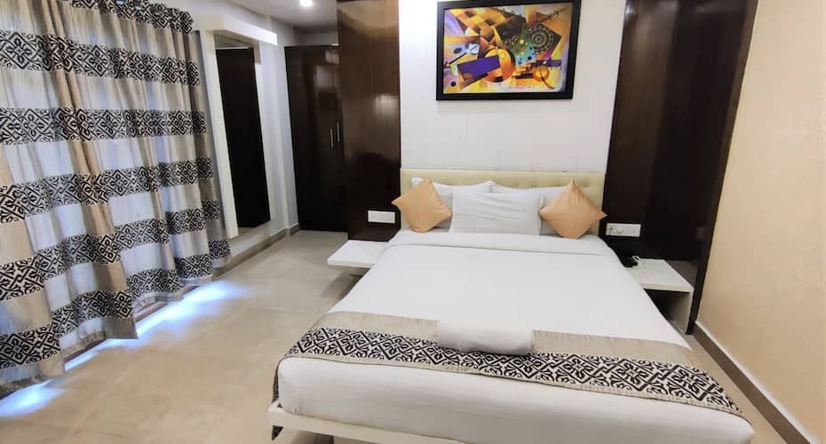 The Bouvice Hotel Deluxe Room 3