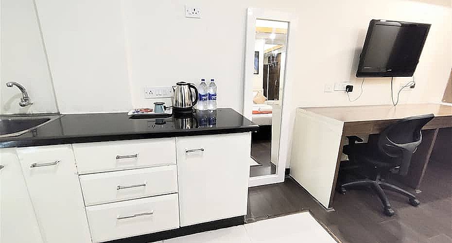 The Bouvice Hotel Deluxe Room 8