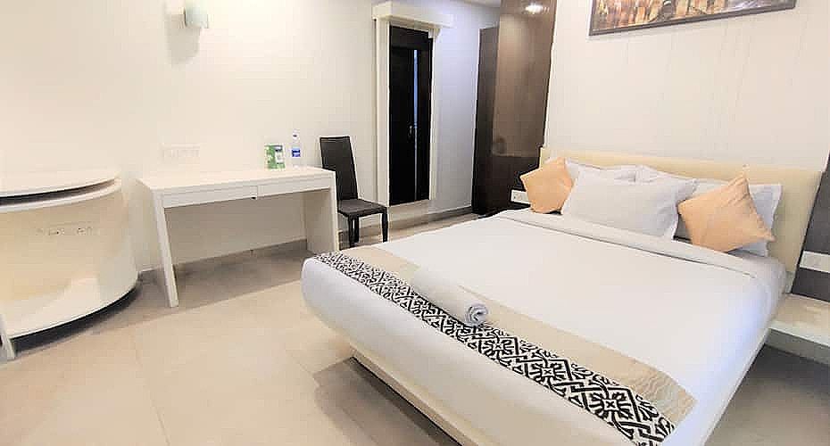 The Bouvice Hotel Deluxe Room