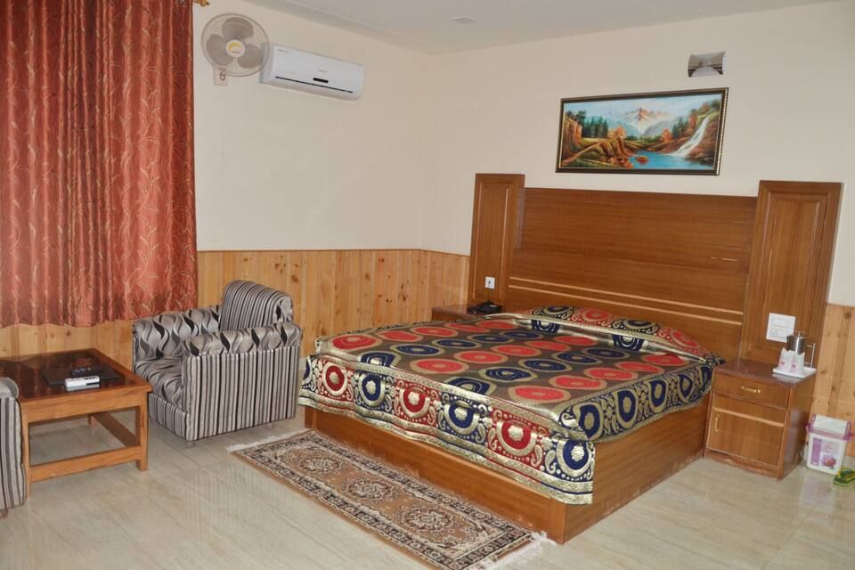 Deluxe Double Bedroom
