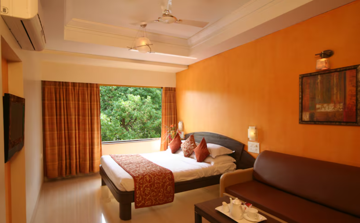 Hotel Saket Plaza Luxury Room 2