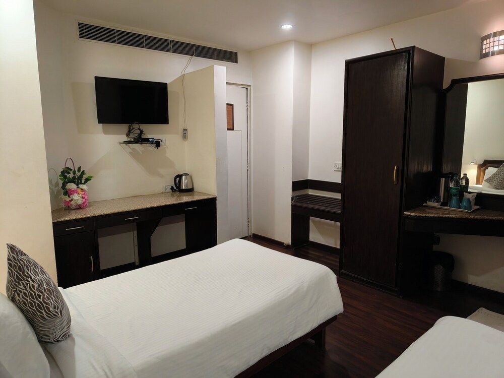 Hotel Heritage 2001-Nagpur Deluxe Room 45