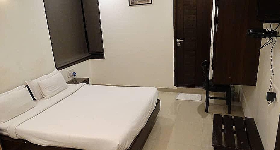 Hotel Heritage 2001-Nagpur Deluxe Room