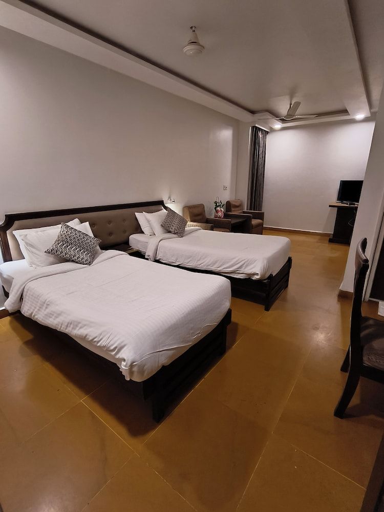 Hotel Heritage 2001-Nagpur Deluxe Room 48