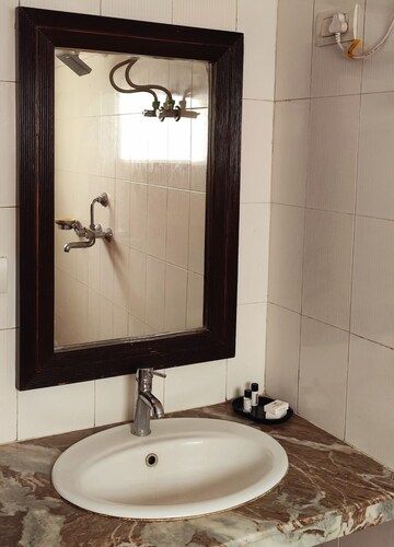 Hotel Maiden Residency Deluxe Room 5