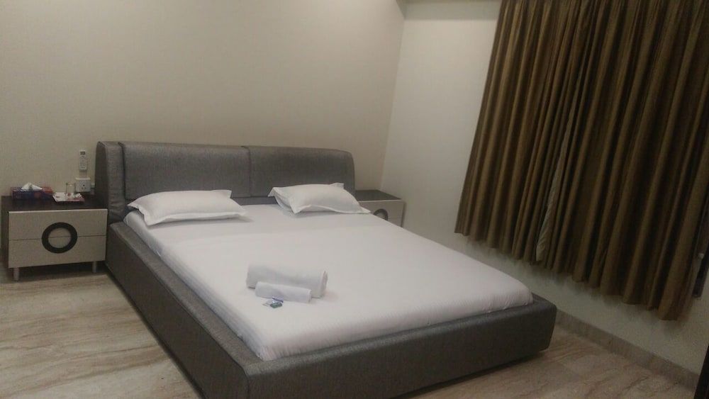 Kalpatharuvu-KNY Service Apartment Deluxe Room 5