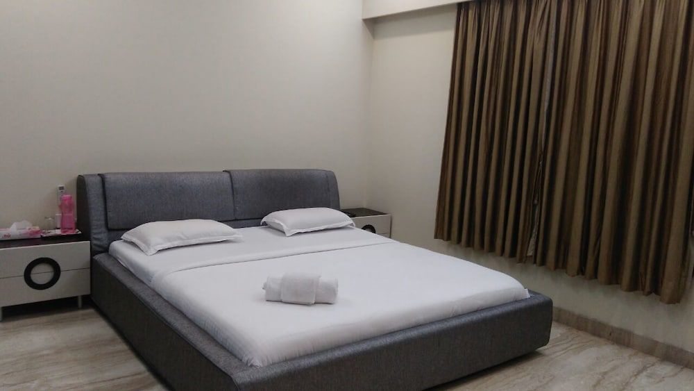Kalpatharuvu-KNY Service Apartment Deluxe Room 4