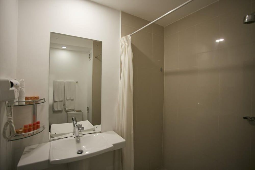 Citrus Hikkaduwa Superior Room, Partial Sea View 6