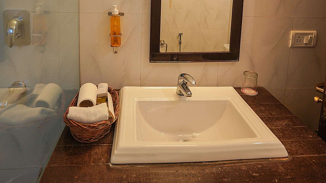 River Stone Cottages Garden Side Deluxe Room 5